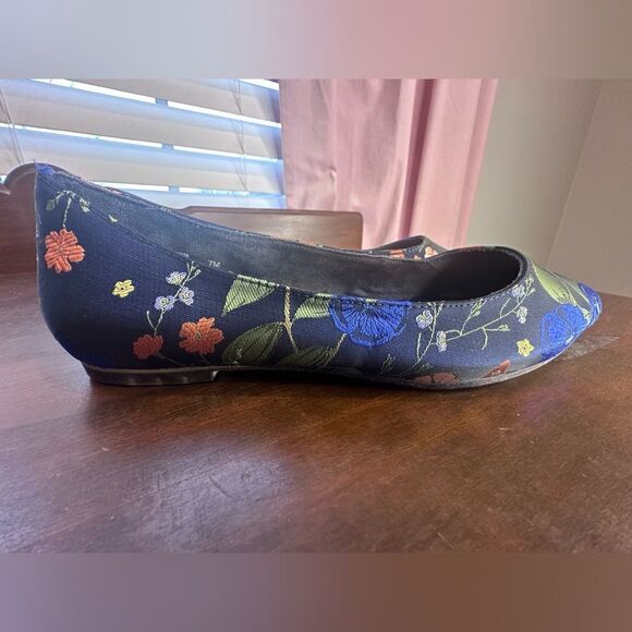 NEW Me Too 7 Women’s Nordstrom Aimee Floral Pointed Ballet Flat Navy Green - Picture 4 of 6